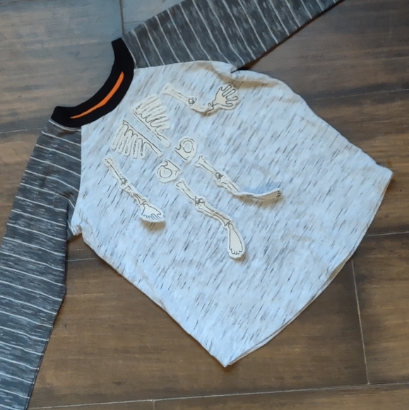 3/$20 mud pie • skeleton graphic long sleeve tee - Picture 2 of 4